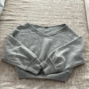 Free People cropped V neck Cashmere sweater in Size Small. Grey color